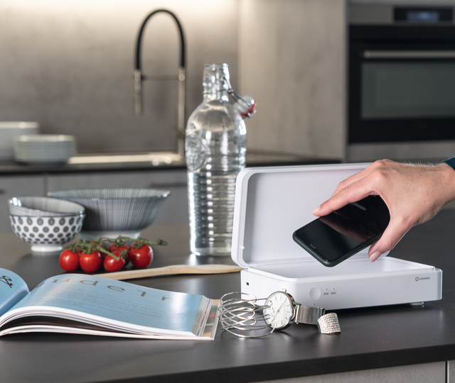 UV-C sterilization box